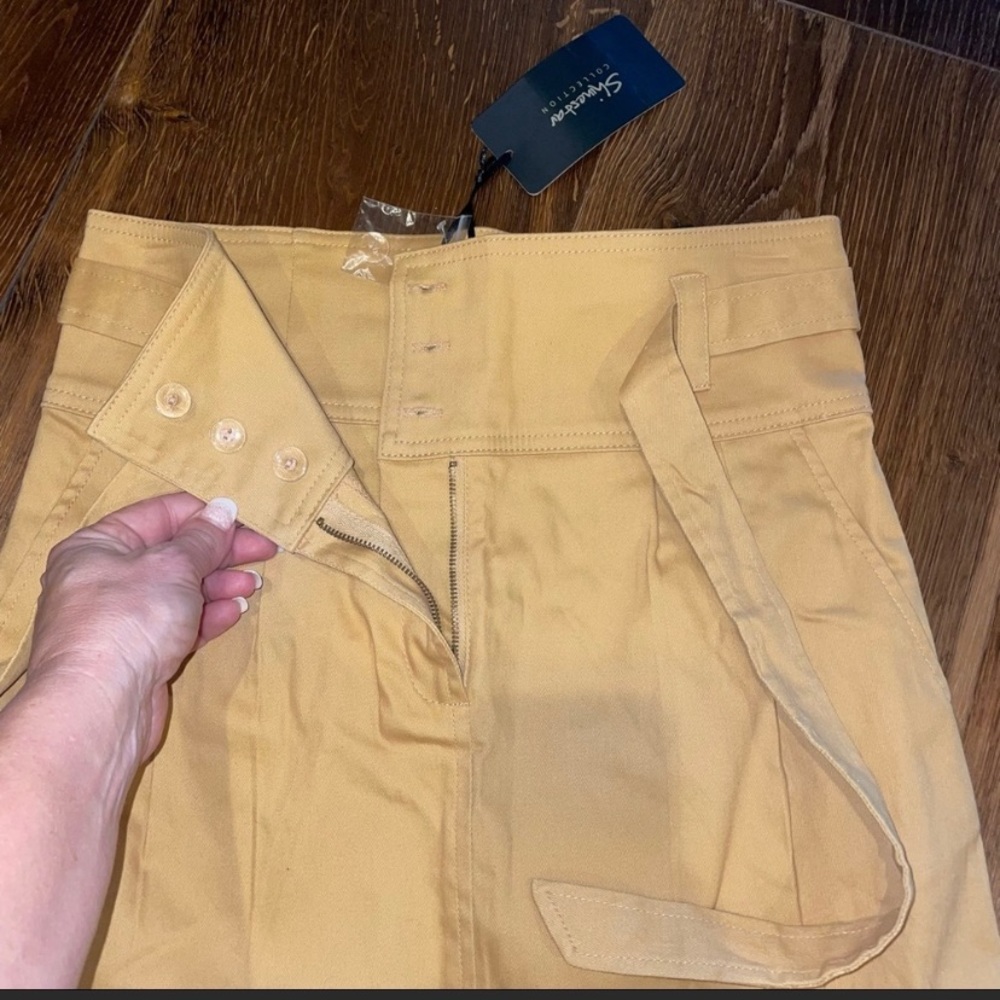 Skirt shinestar medium caramel color mini skirt NWT zipper pleats attached belt